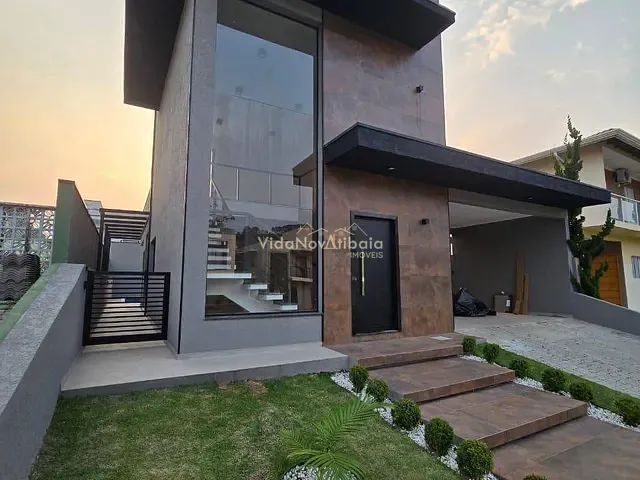 Sobrado com 300m² 3 quartos e 5 banheiros, à venda, no bairro Chácaras Maringá em Atibaia