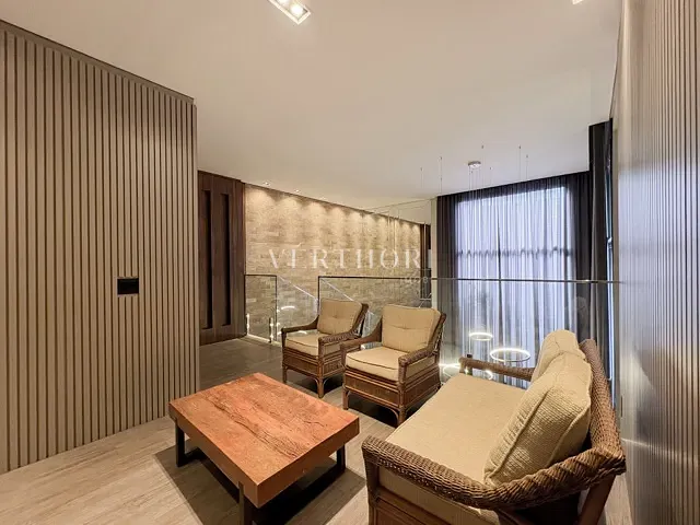 Sobrado com 584m² 5 quartos e 5 banheiros, à venda, no bairro Esperança em Londrina