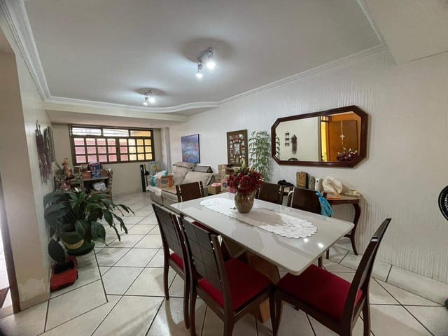Sobrado com 408m² 4 quartos e 4 banheiros, à venda, no bairro Nova Suiça em Goiânia