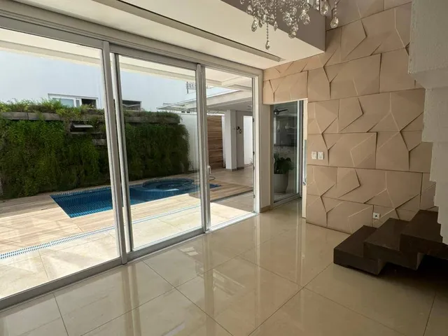 Sobrado com 360m² 3 quartos e 4 banheiros, para alugar, no bairro Plano Diretor Sul em Palmas