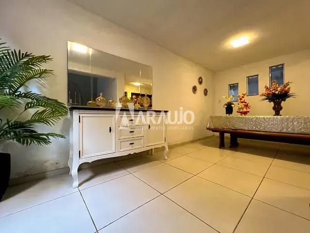 Sobrado com 300m² 2 quartos e 3 banheiros, à venda, no bairro São Vicente em Itajaí
