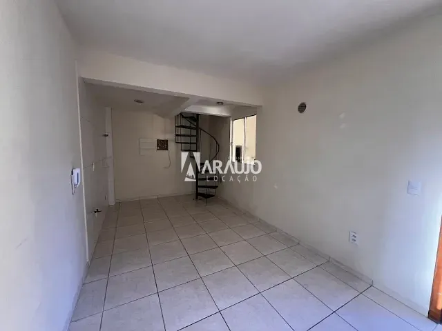 Sobrado com 65m² 2 quartos e 1 banheiro, para alugar, no bairro Fazenda em Itajaí
