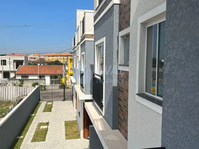 Sobrado 3 quartos e 1 banheiro, para alugar, no bairro Sítio Cercado em Curitiba