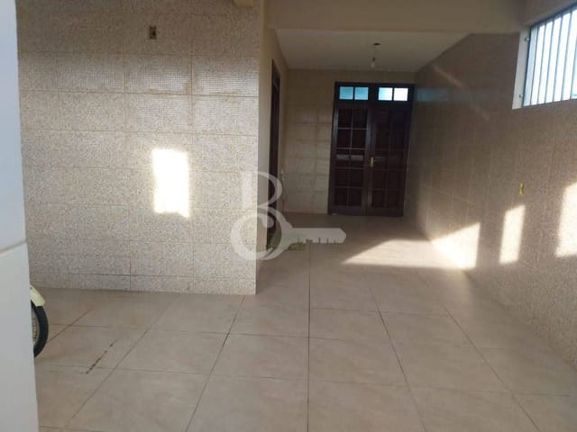 Casa com 180m² 3 quartos e 1 banheiro, à venda, no bairro Parque Jóquei Club em Campos dos Goytacazes