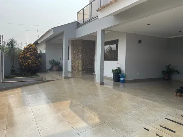 Sobrado com 585m² 4 quartos e 5 banheiros, à venda, no bairro Vila Santa Rosa em Apucarana