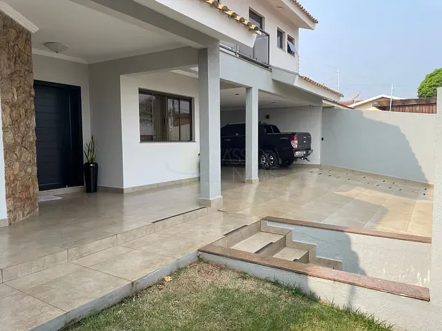 Sobrado com 585m² 4 quartos e 5 banheiros, à venda, no bairro Vila Santa Rosa em Apucarana