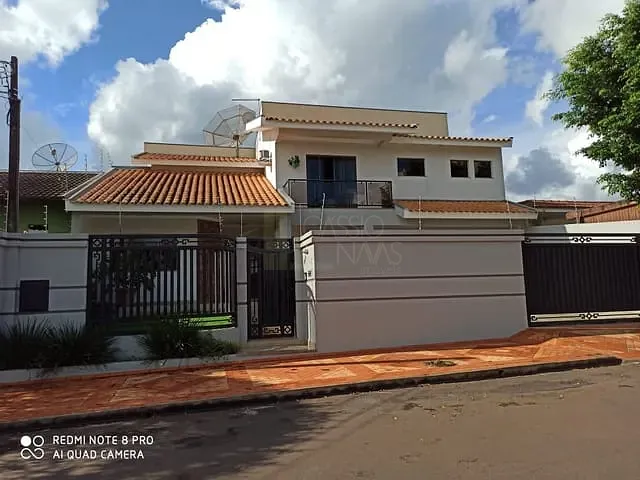 Sobrado com 585m² 4 quartos e 5 banheiros, à venda, no bairro Vila Santa Rosa em Apucarana