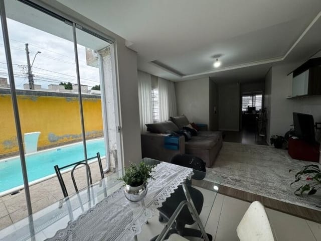 Sobrado com 247m² 3 quartos e 2 banheiros, à venda, no bairro São João do Rio Vermelho em Florianópolis