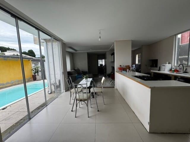 Sobrado com 247m² 3 quartos e 2 banheiros, à venda, no bairro São João do Rio Vermelho em Florianópolis