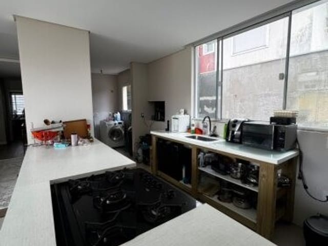 Sobrado com 247m² 3 quartos e 2 banheiros, à venda, no bairro São João do Rio Vermelho em Florianópolis