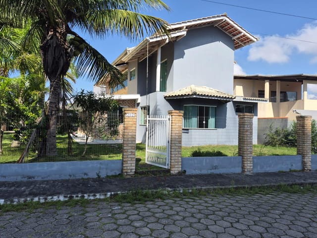 Sobrado com 1189m² 4 quartos e 5 banheiros, à venda, no bairro Praia do Quilombo em Penha