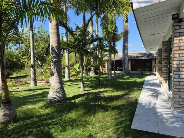 Sobrado com 1189m² 4 quartos e 5 banheiros, à venda, no bairro Praia do Quilombo em Penha