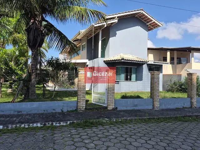 Sobrado com 1189m² 4 quartos e 5 banheiros, à venda, no bairro Praia do Quilombo em Penha