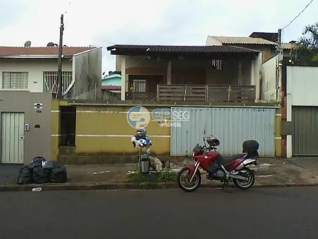 Sobrado com 291m² 3 quartos e 2 banheiros, à venda, no bairro Bancários em Londrina