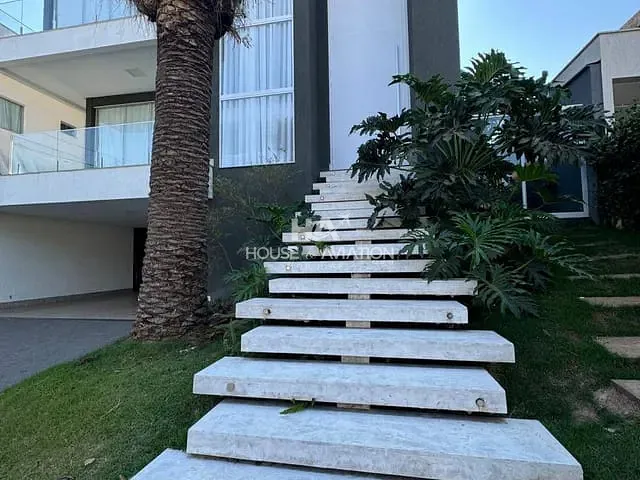 Sobrado com 485m² 4 quartos e 5 banheiros, à venda, no bairro Condomínio do Lago 1ª Etapa em Goiânia
