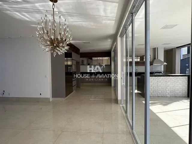 Sobrado com 485m² 4 quartos e 5 banheiros, à venda, no bairro Condomínio do Lago 1ª Etapa em Goiânia