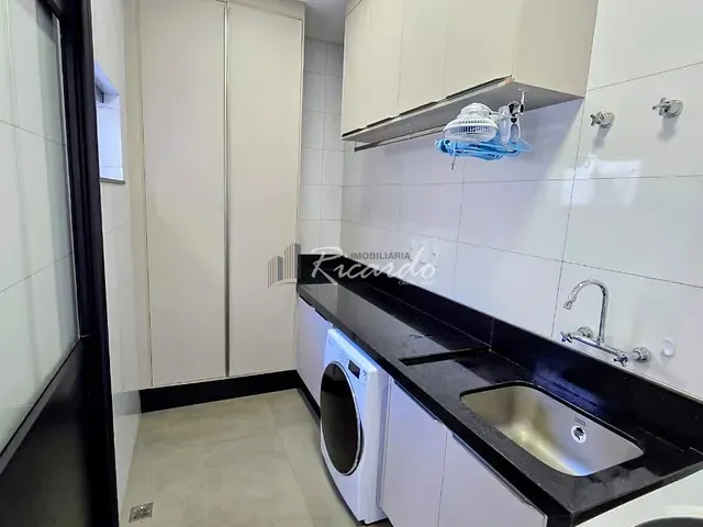 Sobrado com 530m² 3 quartos e 4 banheiros, à venda, no bairro Centro em Arapongas