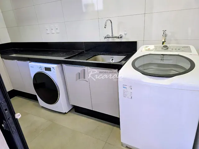 Sobrado com 530m² 3 quartos e 4 banheiros, à venda, no bairro Centro em Arapongas