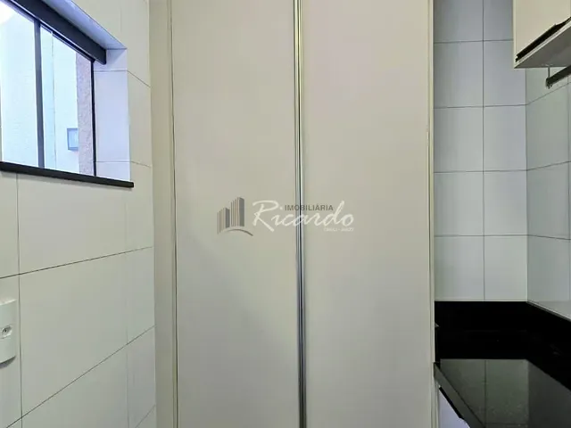 Sobrado com 530m² 3 quartos e 4 banheiros, à venda, no bairro Centro em Arapongas