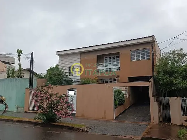 Sobrado com 300m² 5 quartos e 5 banheiros, à venda, no bairro Aeroporto em Londrina