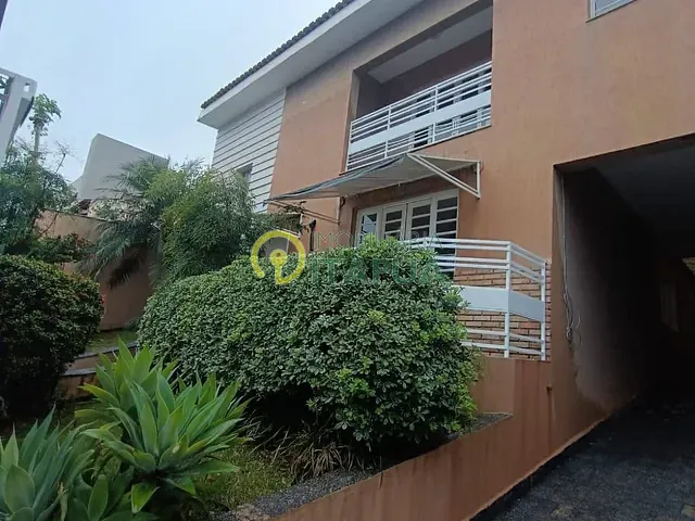 Casa com 300m² 5 quartos e 5 banheiros, à venda, no bairro Aeroporto em Londrina
