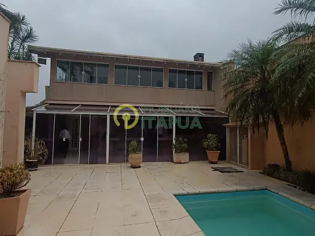 Casa com 300m² 5 quartos e 5 banheiros, à venda, no bairro Aeroporto em Londrina