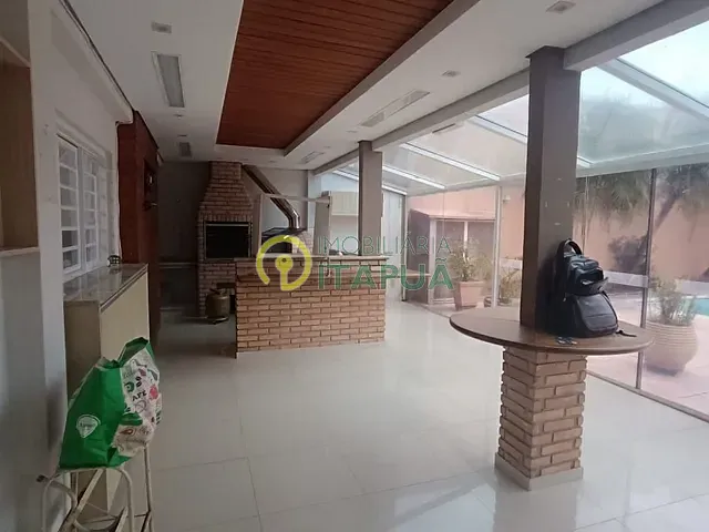 Casa com 300m² 5 quartos e 5 banheiros, à venda, no bairro Aeroporto em Londrina