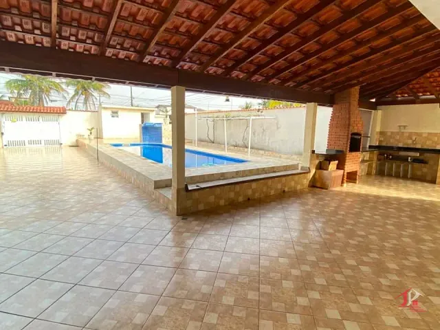 Sobrado 3 quartos e 5 banheiros, à venda, no bairro Cibratel II em Itanhaém