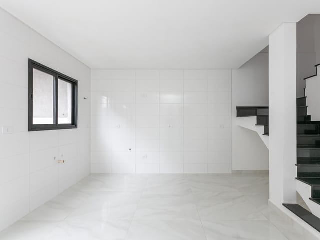 Sobrado com 129m² 4 quartos e 3 banheiros, à venda, no bairro Boneca do Iguaçu em São José dos Pinhais
