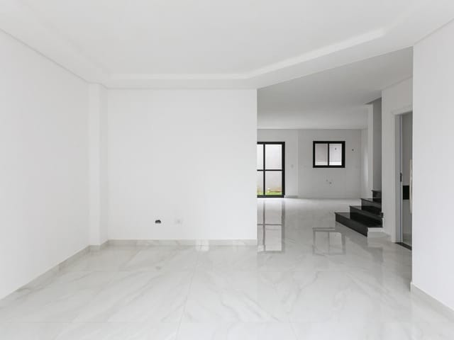 Sobrado com 129m² 4 quartos e 3 banheiros, à venda, no bairro Boneca do Iguaçu em São José dos Pinhais