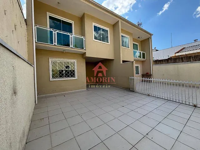Sobrado com 100m² 3 quartos e 2 banheiros, à venda, no bairro Pinheirinho em Curitiba