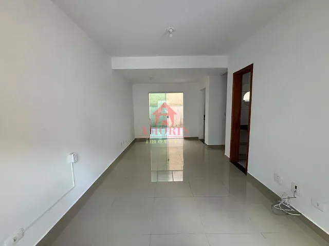 Sobrado com 100m² 3 quartos e 2 banheiros, à venda, no bairro Pinheirinho em Curitiba