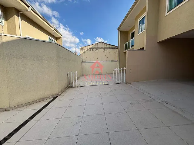 Sobrado com 100m² 3 quartos e 2 banheiros, à venda, no bairro Pinheirinho em Curitiba