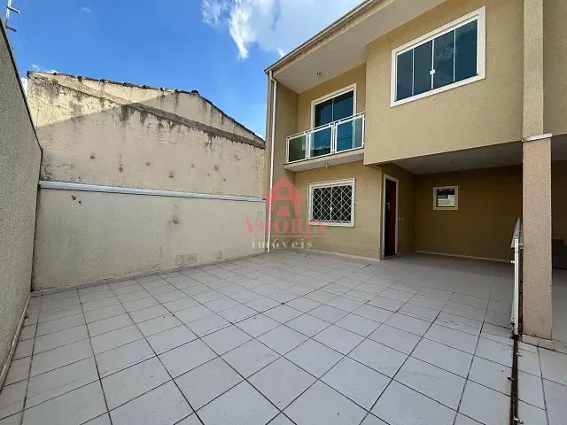 Sobrado com 100m² 3 quartos e 2 banheiros, à venda, no bairro Pinheirinho em Curitiba
