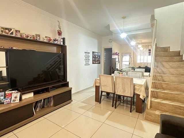 Sobrado com 90m² 2 quartos e 1 banheiro, à venda, no bairro Jardim Martins em Jundiaí