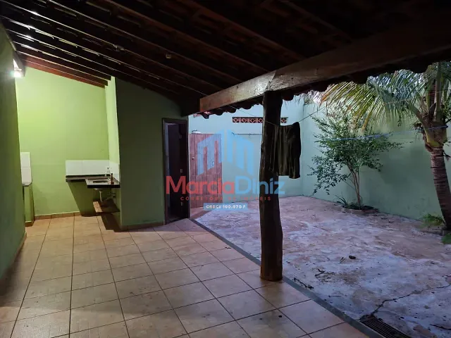 Sobrado 6 quartos e 5 banheiros, para alugar, no bairro Jardim Guanabara I em Ituverava