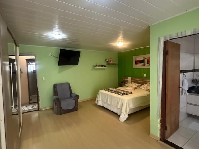 Sobrado com 286m² 2 quartos e 2 banheiros, à venda, no bairro Pinheirinho em Curitiba