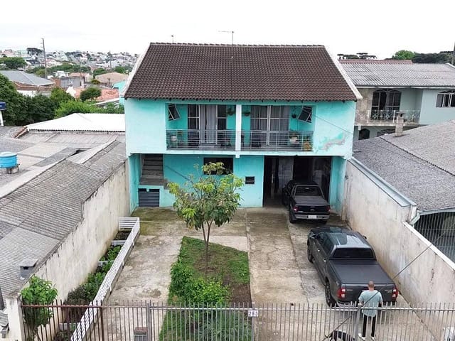 Sobrado com 286m² 2 quartos e 2 banheiros, à venda, no bairro Pinheirinho em Curitiba