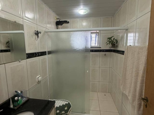 Sobrado com 286m² 2 quartos e 2 banheiros, à venda, no bairro Pinheirinho em Curitiba