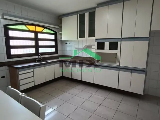 Sobrado com 250m² 4 quartos e 4 banheiros, para alugar, no bairro Taboão em São Bernardo do Campo