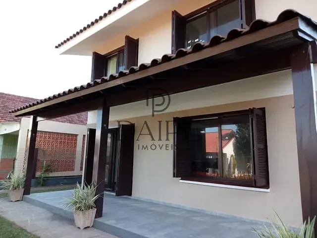 Sobrado com 400m² 4 quartos e 2 banheiros, à venda, no bairro Centro em Tramandaí