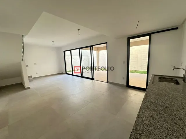 Sobrado com 200m² 4 quartos e 4 banheiros, à venda, no bairro Conjunto Residencial Storil em Aparecida de Goiânia