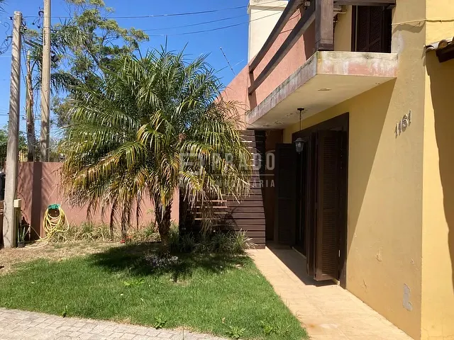 Sobrado com 300m² 3 quartos e 3 banheiros, à venda, no bairro Laranjal em Pelotas