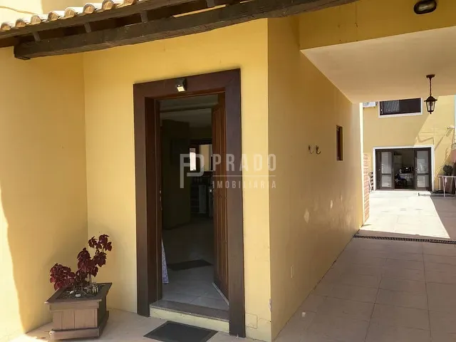 Sobrado com 300m² 3 quartos e 3 banheiros, à venda, no bairro Laranjal em Pelotas