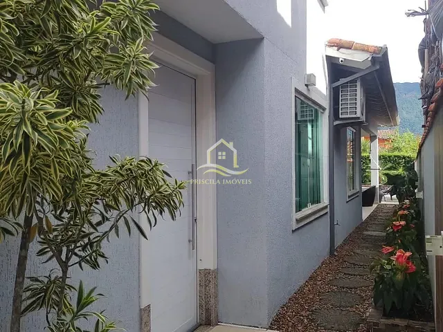 Sobrado com 252m² 3 quartos e 5 banheiros, à venda, no bairro Boraceia em Bertioga