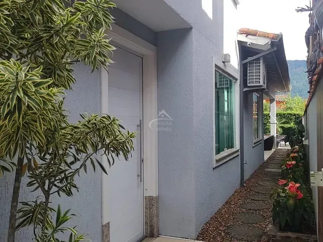 Sobrado com 252m² 3 quartos e 5 banheiros, à venda, no bairro Boraceia em Bertioga