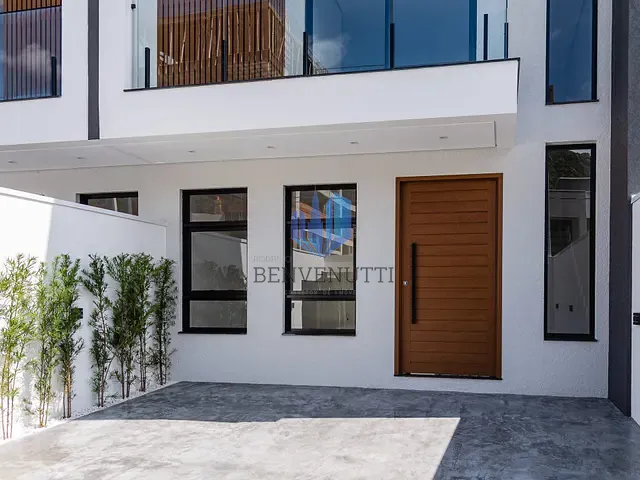 Sobrado 3 quartos e 4 banheiros, à venda, no bairro São Francisco de Assis em Camboriú