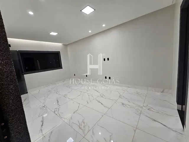Sobrado com 240m² 3 quartos e 2 banheiros, à venda, no bairro Cardoso Continuação em Aparecida de Goiânia