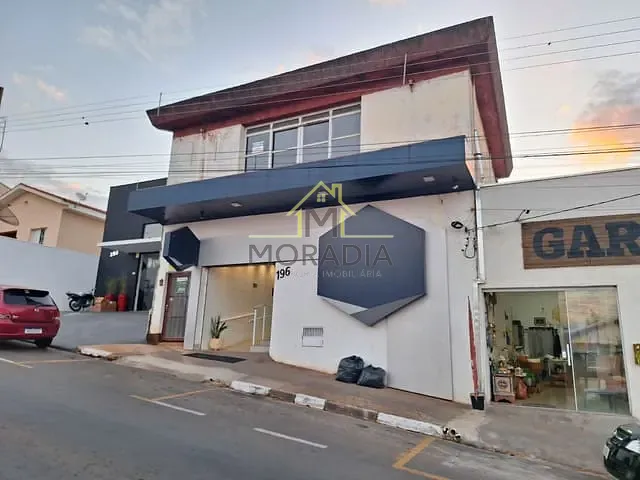 Sobrado com 335m² 3 quartos e 2 banheiros, à venda, no bairro Centro em Guaxupé