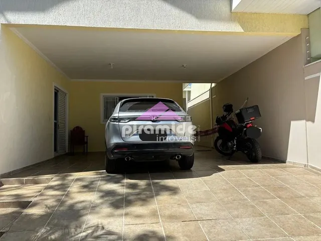 Sobrado com 358m² 4 quartos e 5 banheiros, à venda, no bairro Vila Patrícia em São José Dos Campos